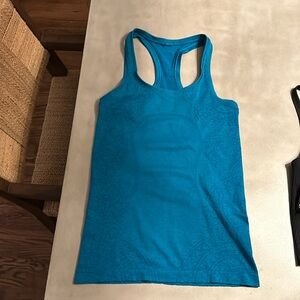 Lululemon tank. No built in bra size 4